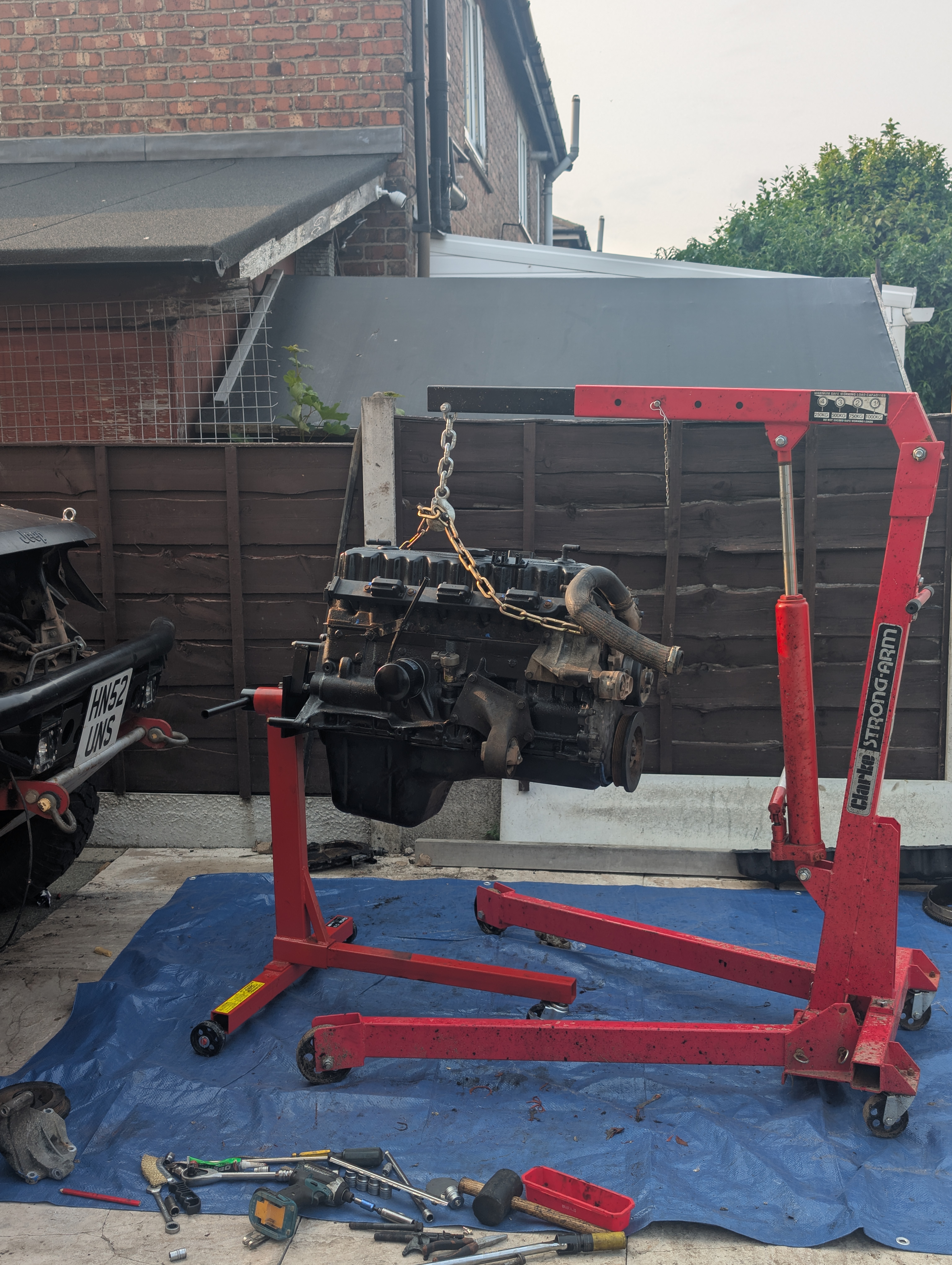 Mobile engine swap and hoist service